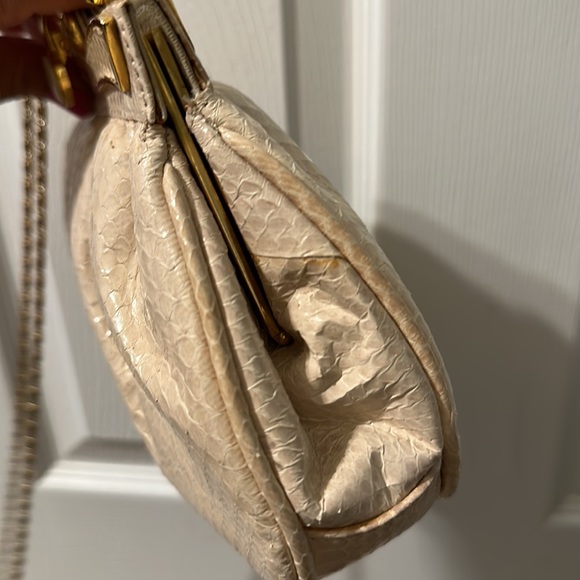 Pale snakeskin shoulder clutch bag - Picture 5 of 7